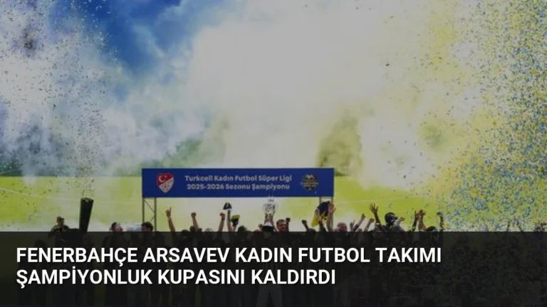 Fenerbahçe ArsaVev Kadın Futbol Takımı Şampiyonluk Kupasını Kaldırdı